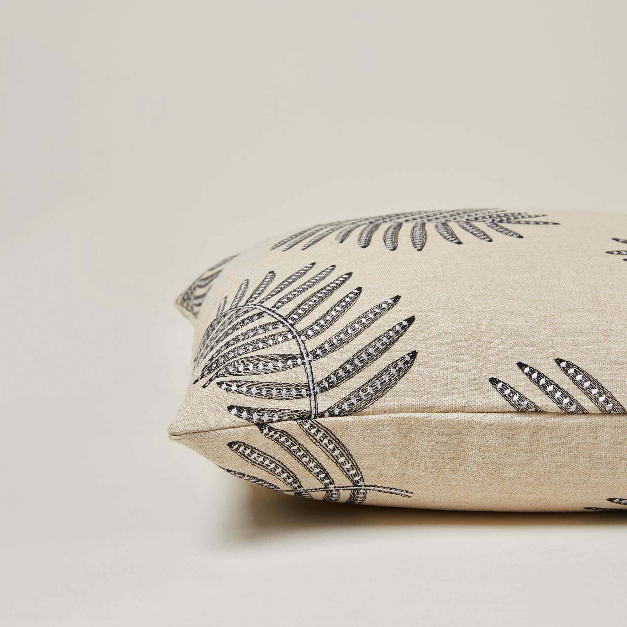 Housse De Coussin Filico Beige Et Noir - Madura - The Cool Republic