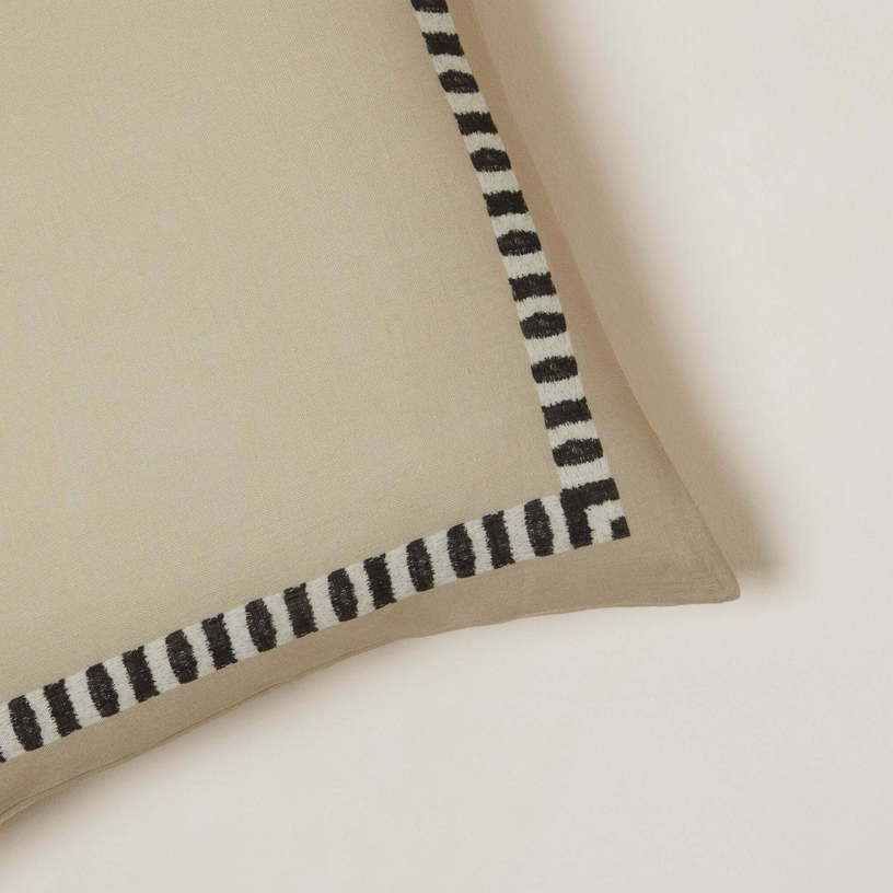 Housse De Coussin Indri Naturel Et Noir - Madura - The Cool Republic