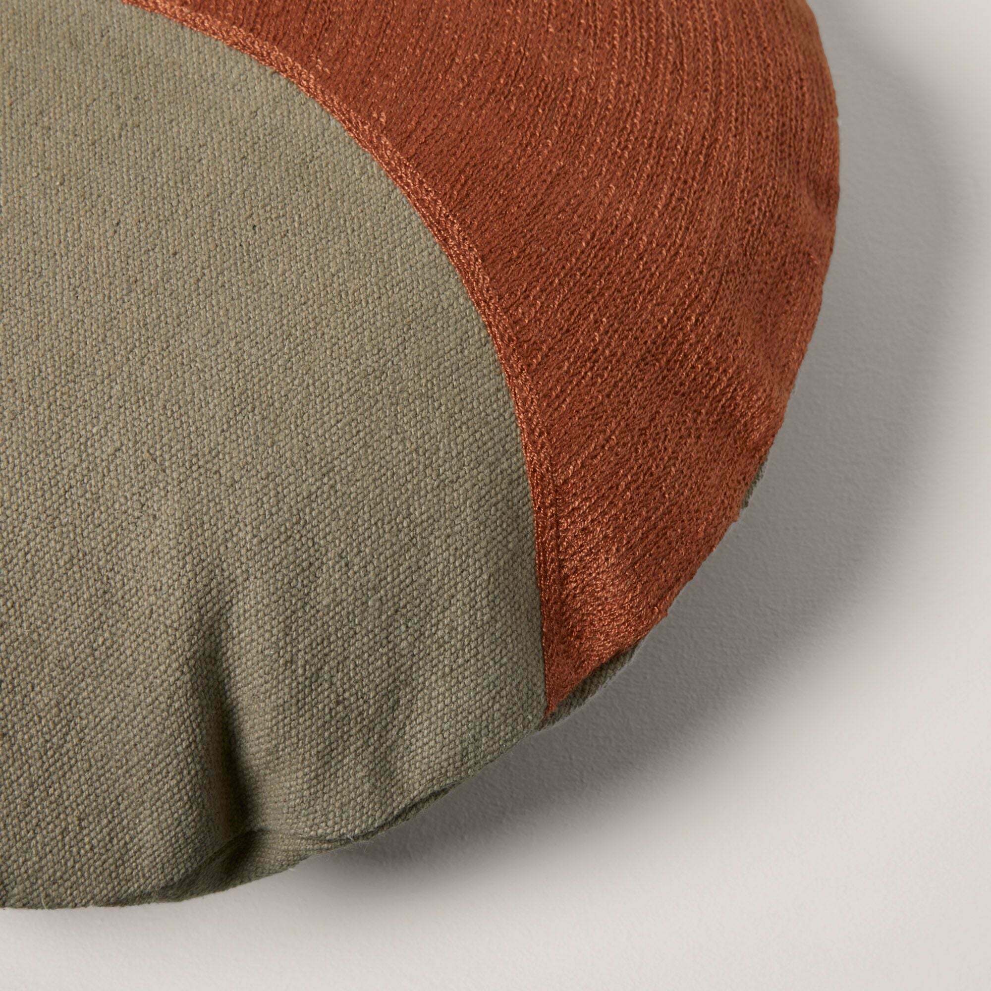 Housse De Coussin Moonrise Kaki Et Terracotta - Madura - The Cool Republic