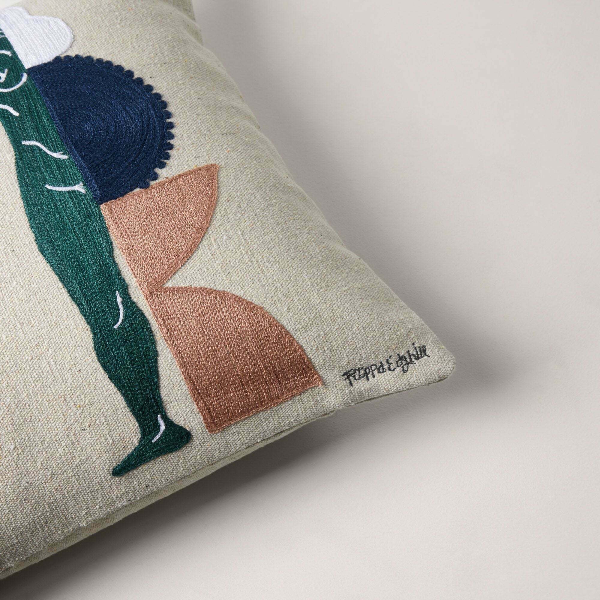 Housse De Coussin Pilar Beige Naturel Et Bleu Marine - Madura - The Cool Republic