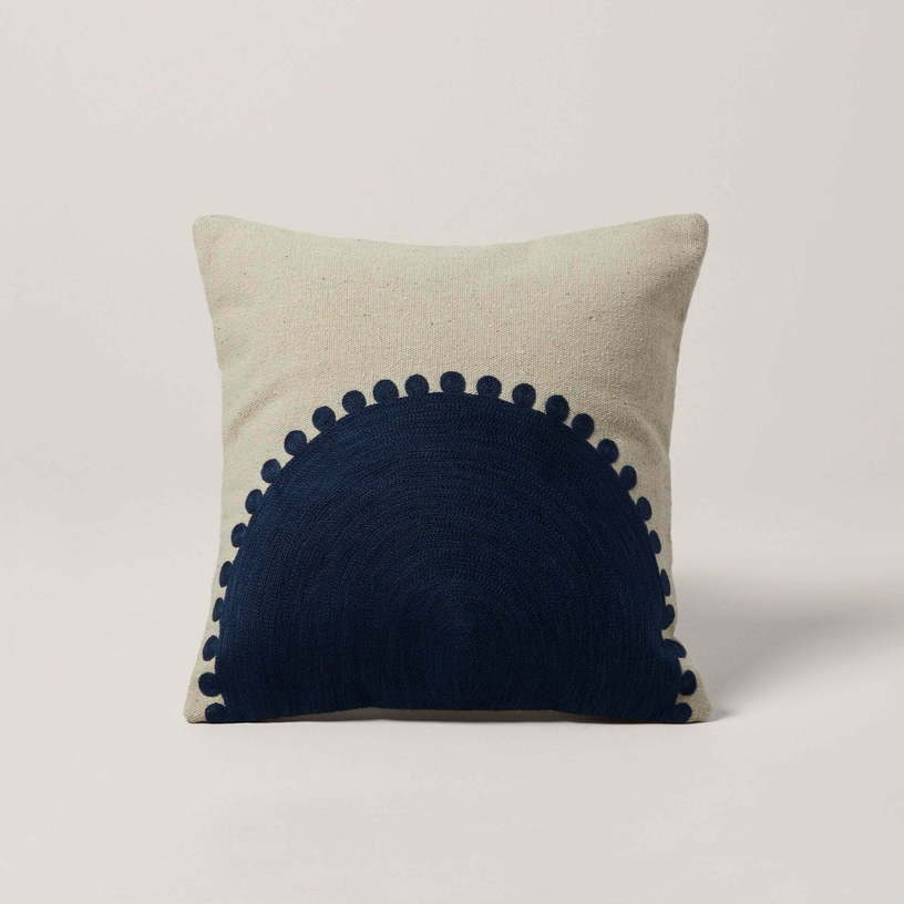 Housse de coussin Solar beige et bleu marine - Madura - The Cool Republic