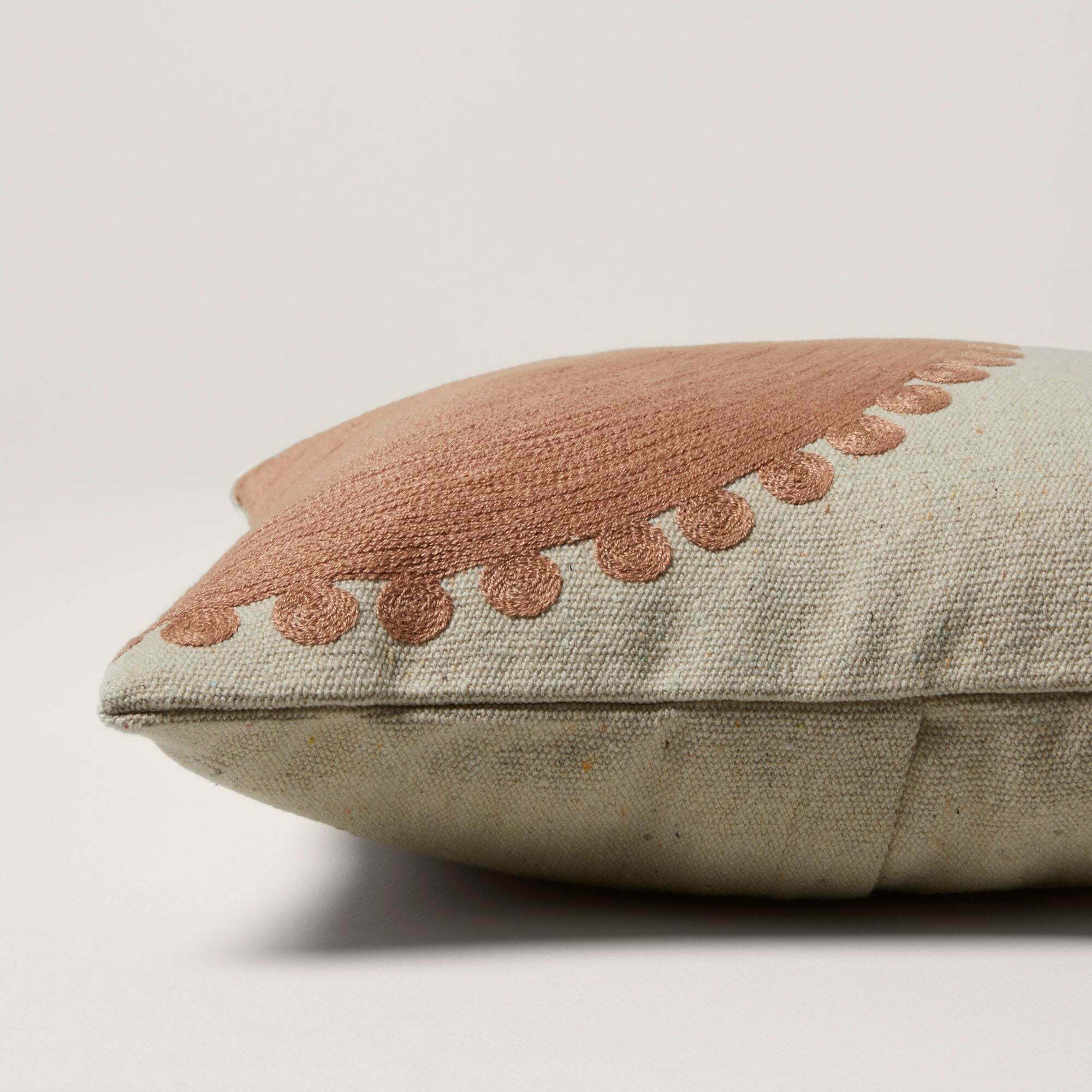 Housse De Coussin Solar Naturel Et Terracotta - Madura - The Cool Republic