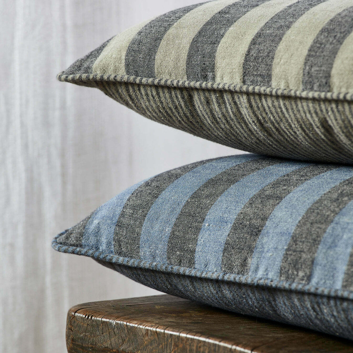 Housse De Coussin Tanguy Noir Et Bleu - Madura - The Cool Republic