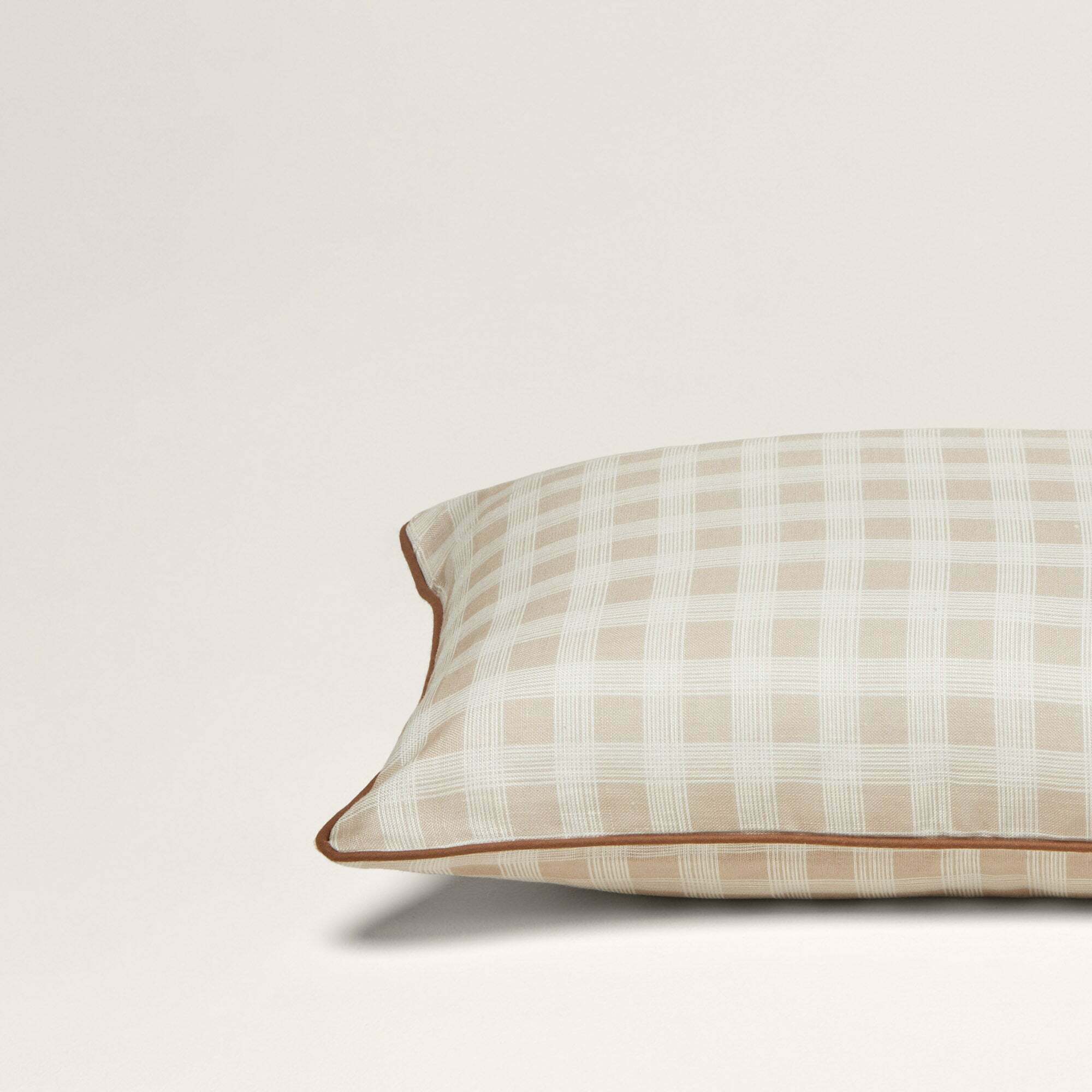 Housse De Coussin Vicky Écru Et Beige Rosé - Madura - The Cool Republic