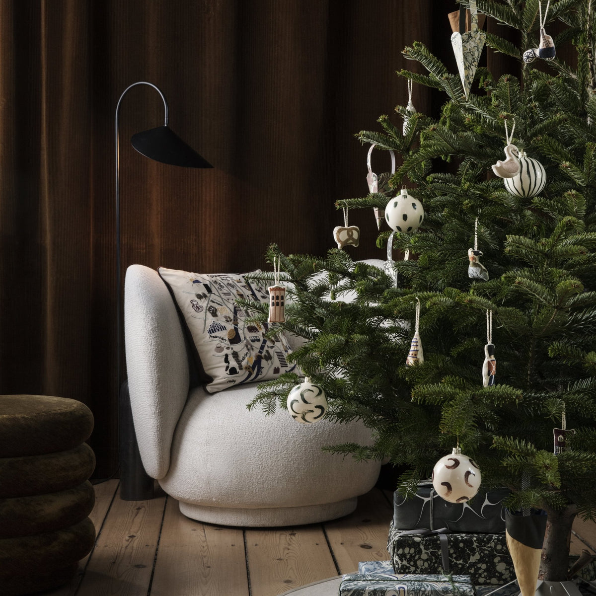 Lampadaire avec socle en marbre noir Arum - Ferm Living - The Cool Republic