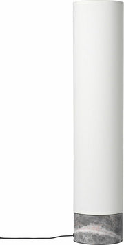 Lampadaire blanc base en marbre gris 80 cm Unbound - Gubi - The Cool Republic
