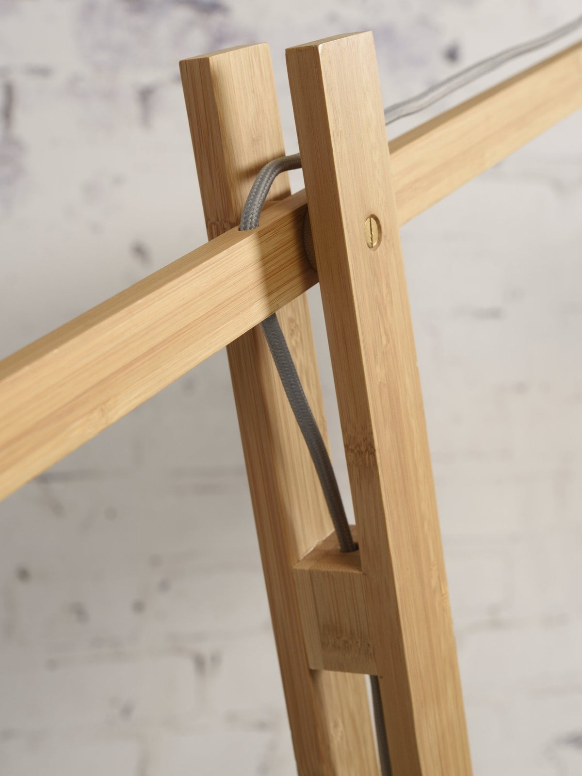 Lampadaire blanc en bambou et lin Montblanc - Good & Mojo - The Cool Republic