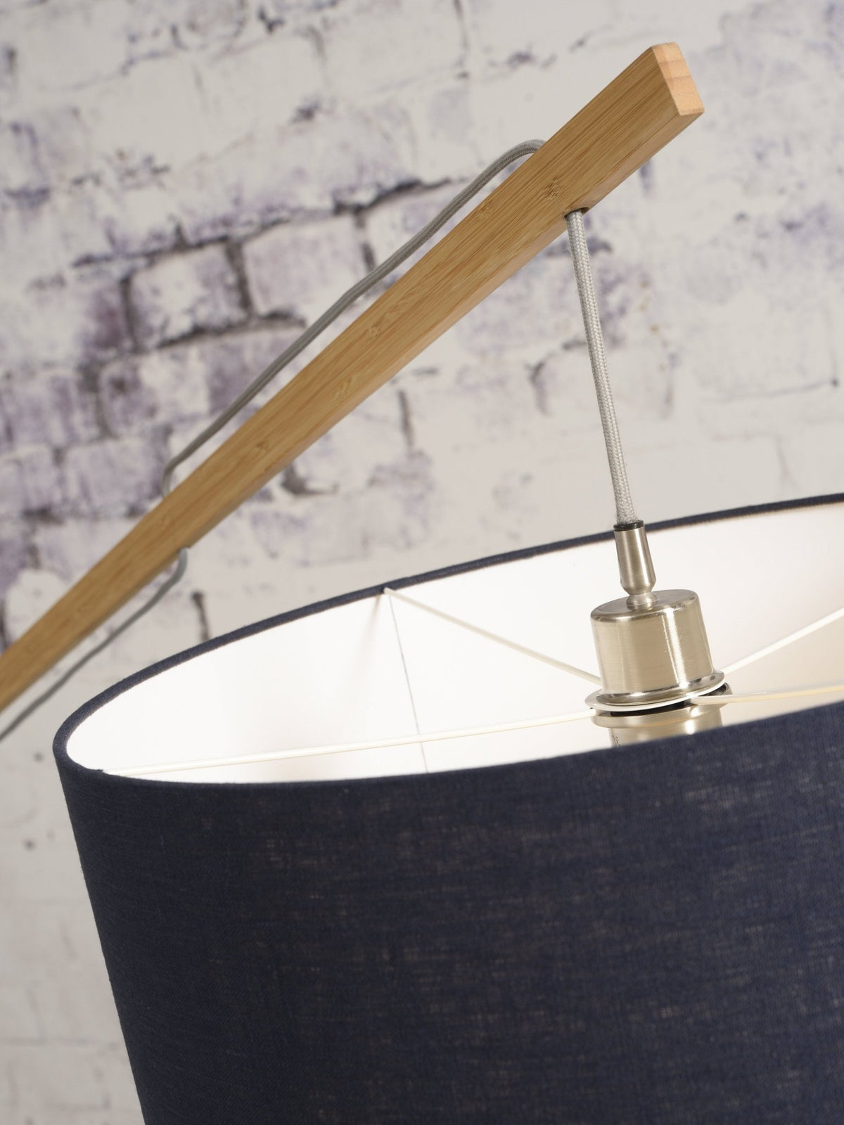 Lampadaire blanc en bambou et lin Montblanc - Good & Mojo - The Cool Republic
