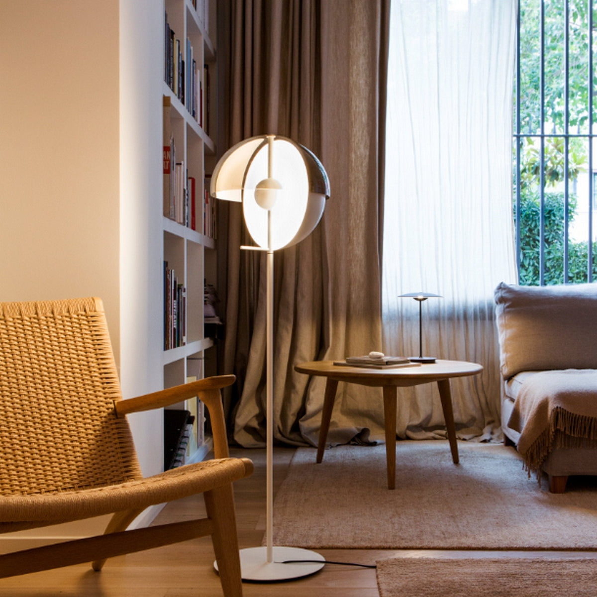 Lampadaire blanc Theia - Marset - The Cool Republic