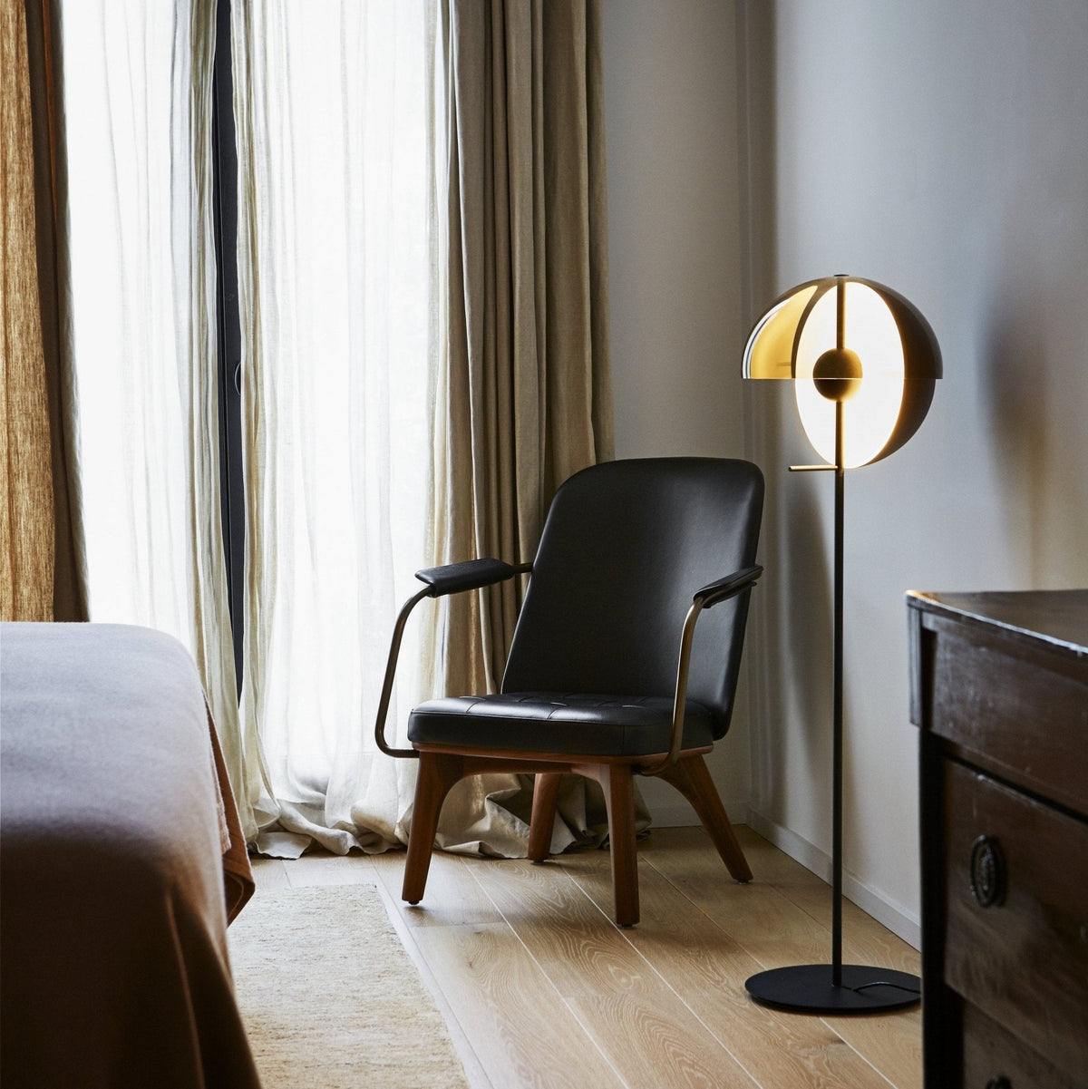 Lampadaire blanc Theia - Marset - The Cool Republic