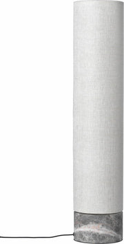 Lampadaire crème base en marbre gris 80 cm Unbound - Gubi - The Cool Republic