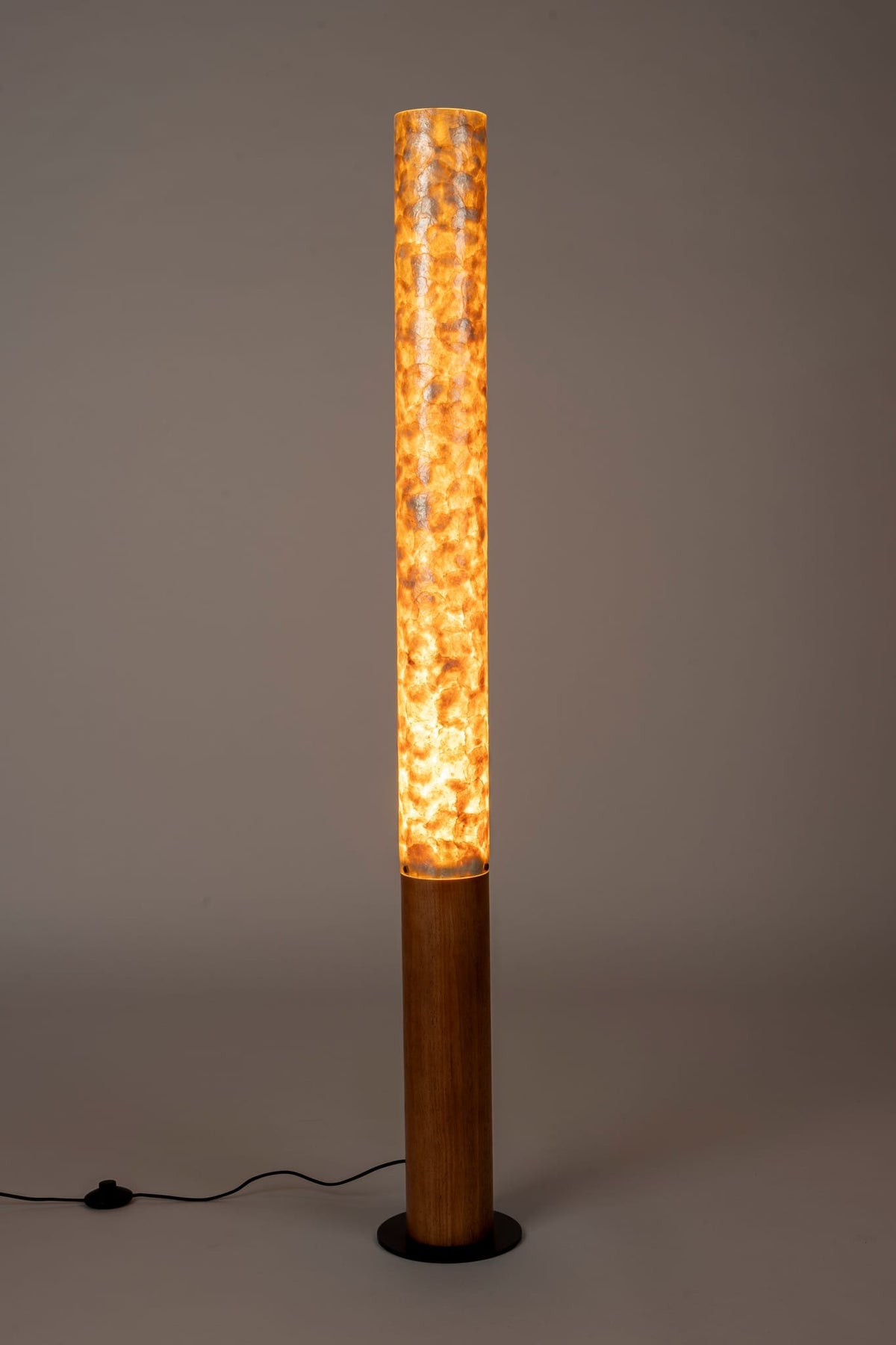 Lampadaire cylindrique en acrylique et bois de chêne marron 150cm Beam - Dutchbone — vue 3
