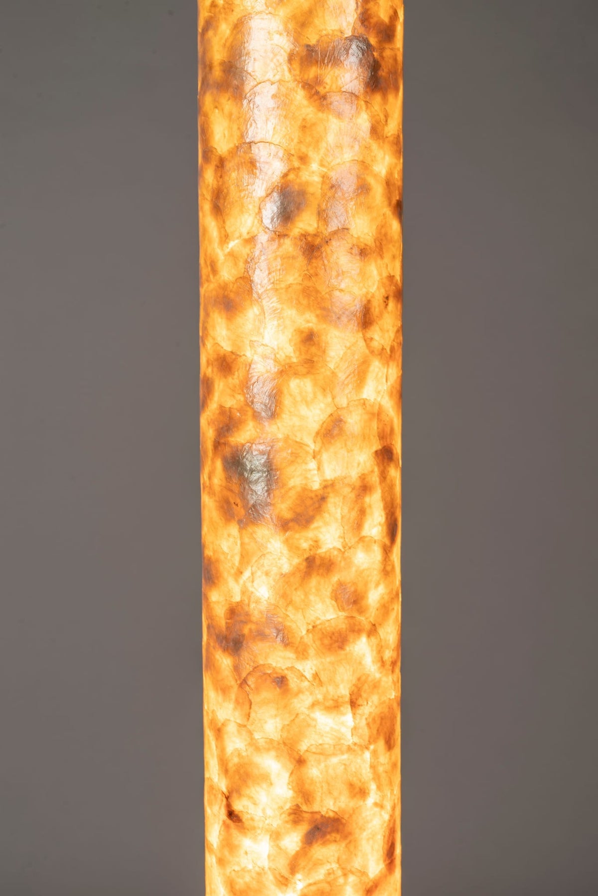 Lampadaire cylindrique en acrylique et bois de chêne marron 150cm Beam - Dutchbone — vue 4