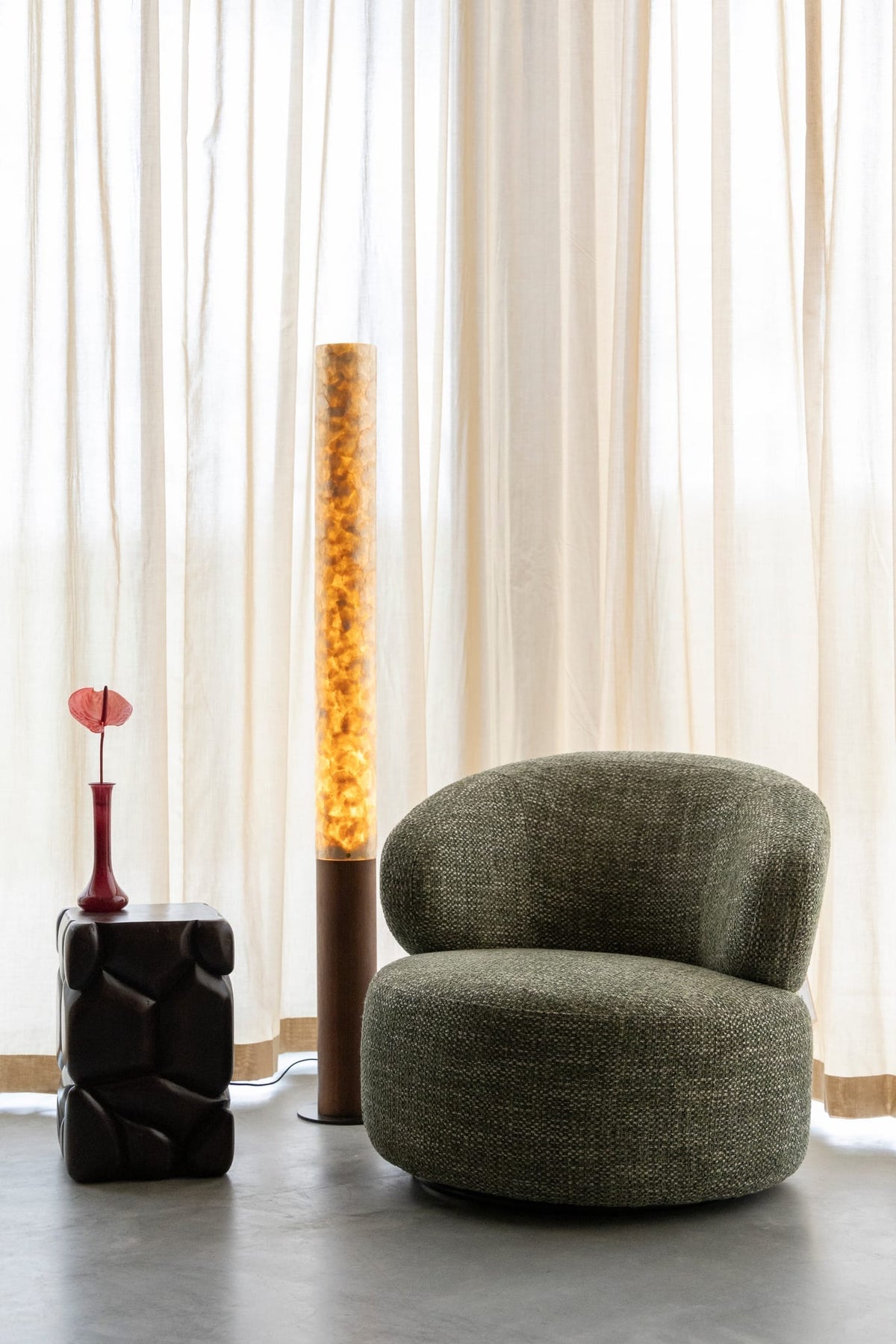 Lampadaire cylindrique en acrylique et bois de chêne marron 150cm Beam - Dutchbone — vue 9