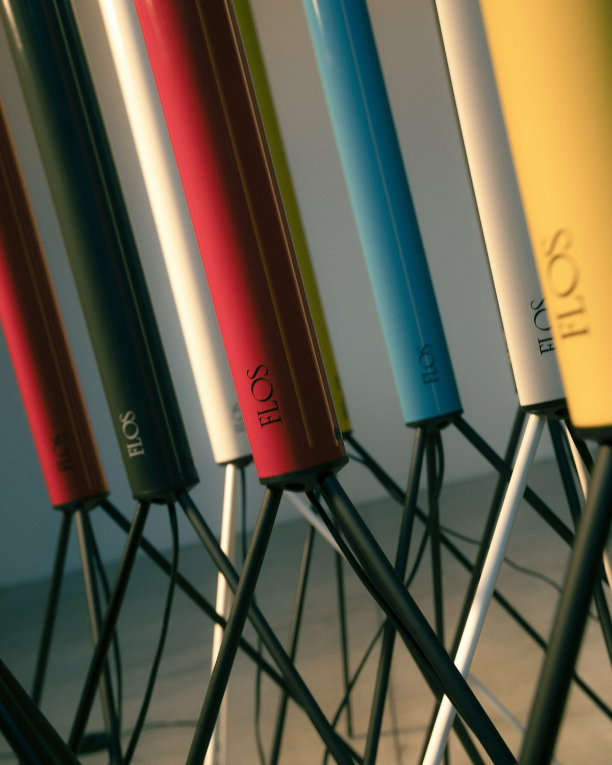 Lampadaire design bleu clair 189 cm Luminator - Flos - The Cool Republic