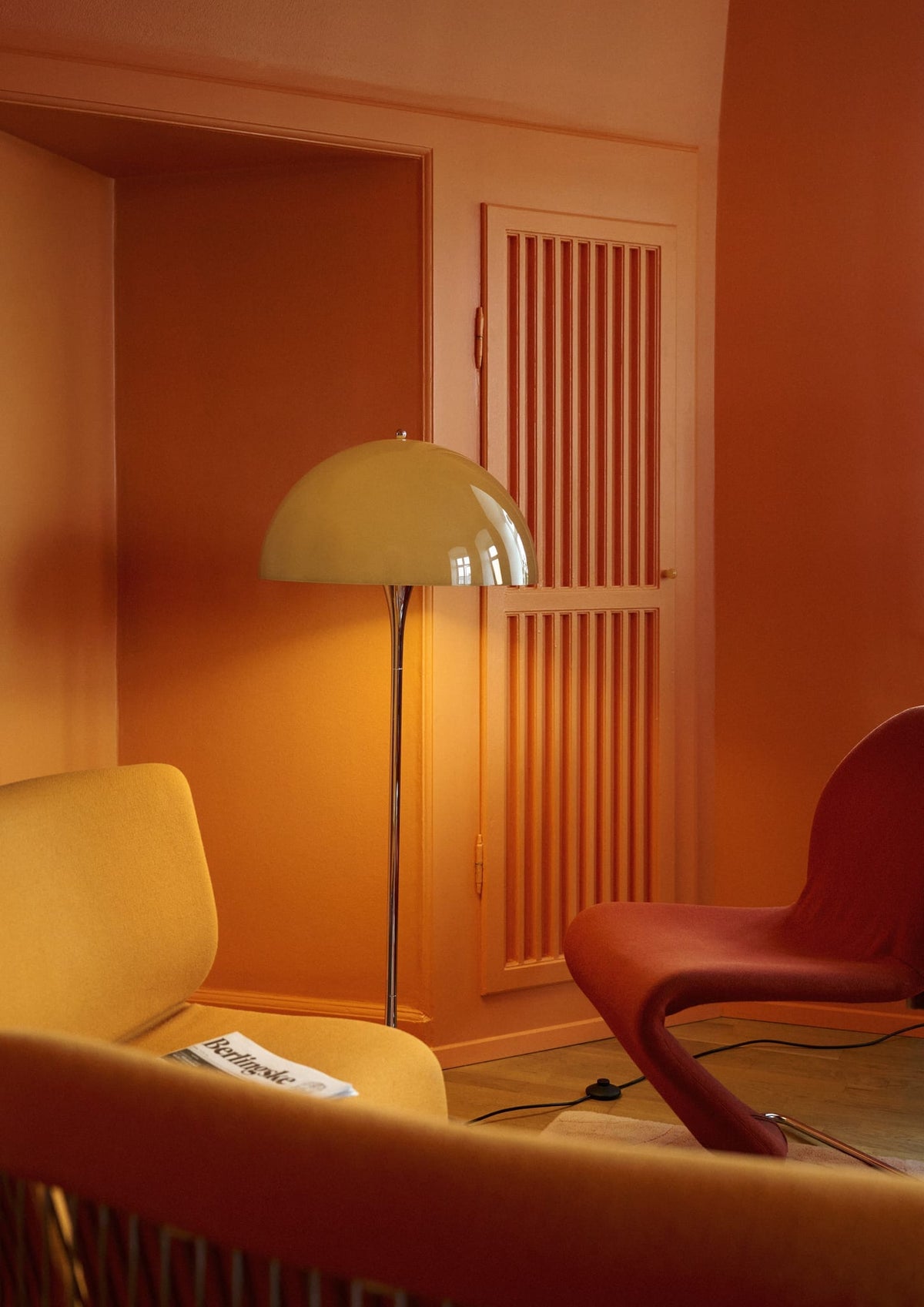 Lampadaire design en acrylique marron 129cm Panthella - Louis Poulsen — vue 6