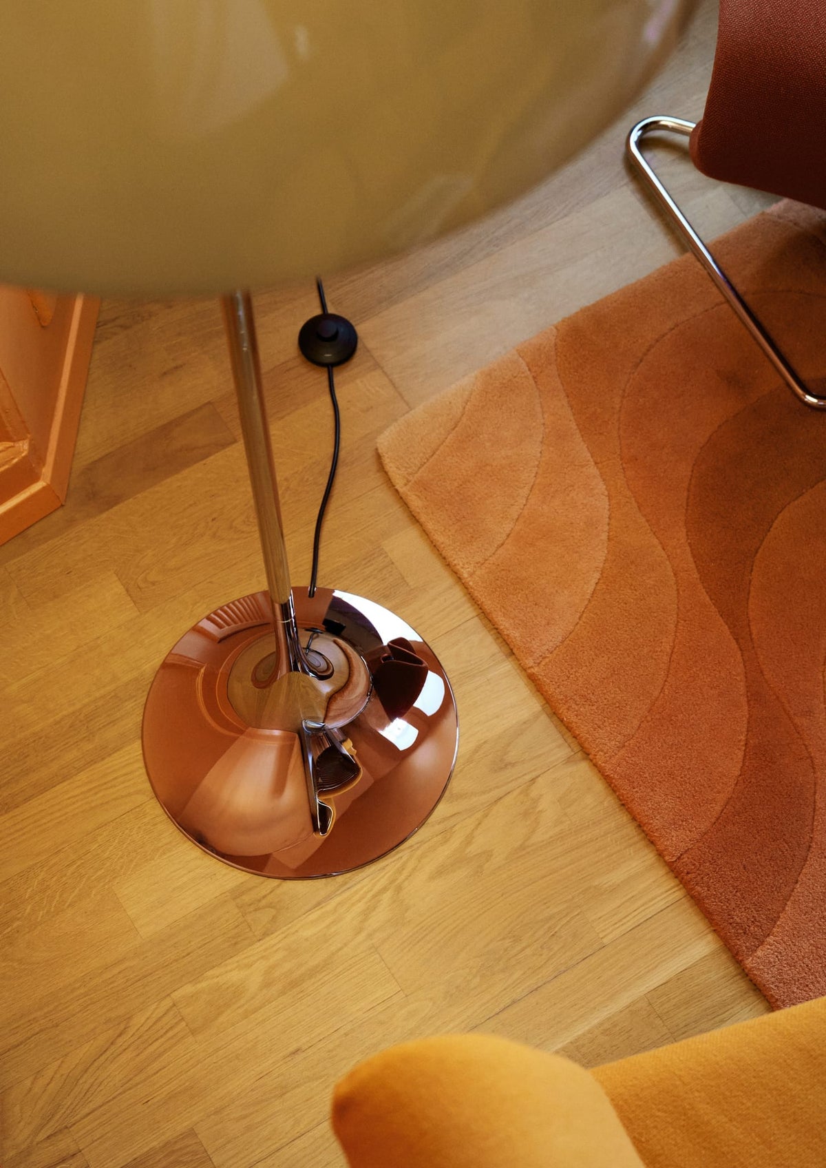 Lampadaire design en acrylique marron 129cm Panthella - Louis Poulsen — vue 7