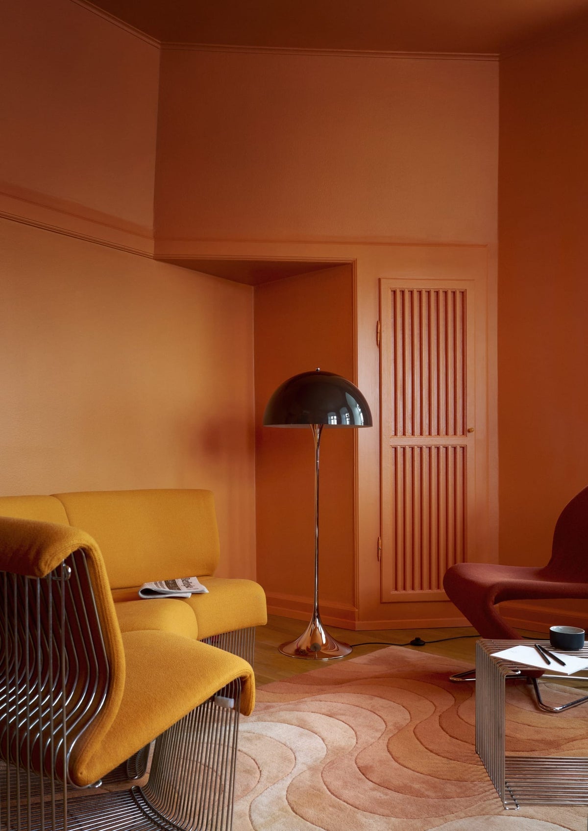Lampadaire design en acrylique marron 129cm Panthella - Louis Poulsen — vue 9