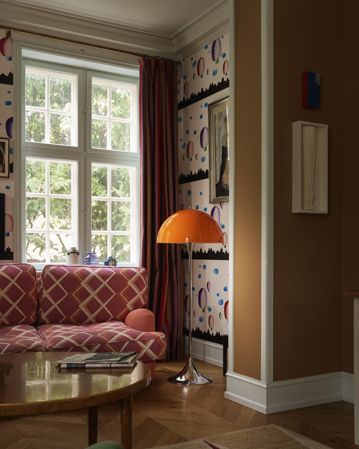Lampadaire design en acrylique orange 129cm Panthella - Louis Poulsen — vue 3