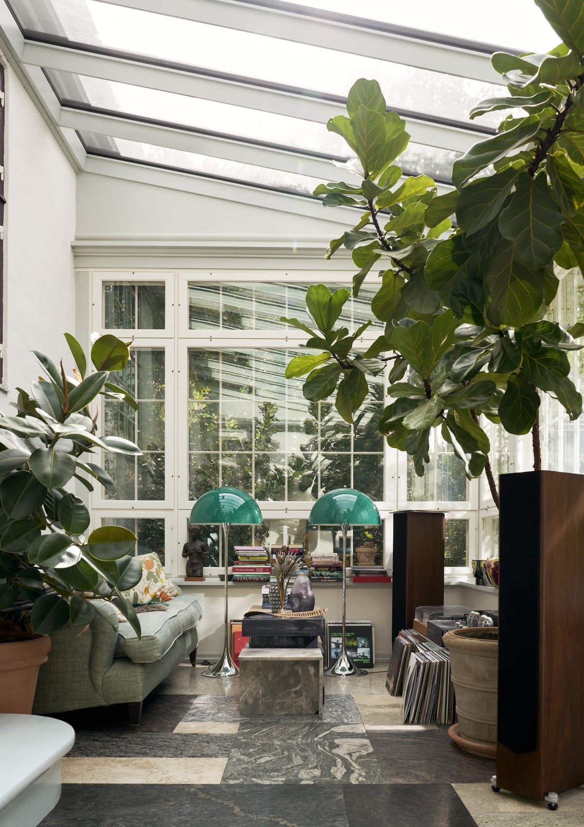 Lampadaire design en acrylique vert 129cm Panthella - Louis Poulsen - The Cool Republic