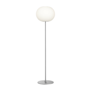 Lampadaire design en verre opalin et acier argenté 33 x 175 cm Glo-Ball - Flos - The Cool Republic
