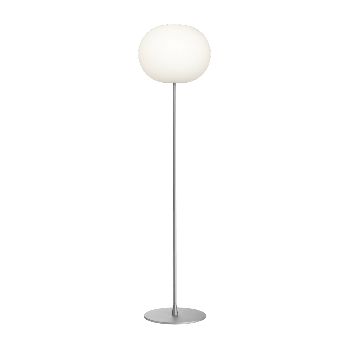 Lampadaire design en verre opalin et acier argenté 33 x 175 cm Glo-Ball - Flos - The Cool Republic