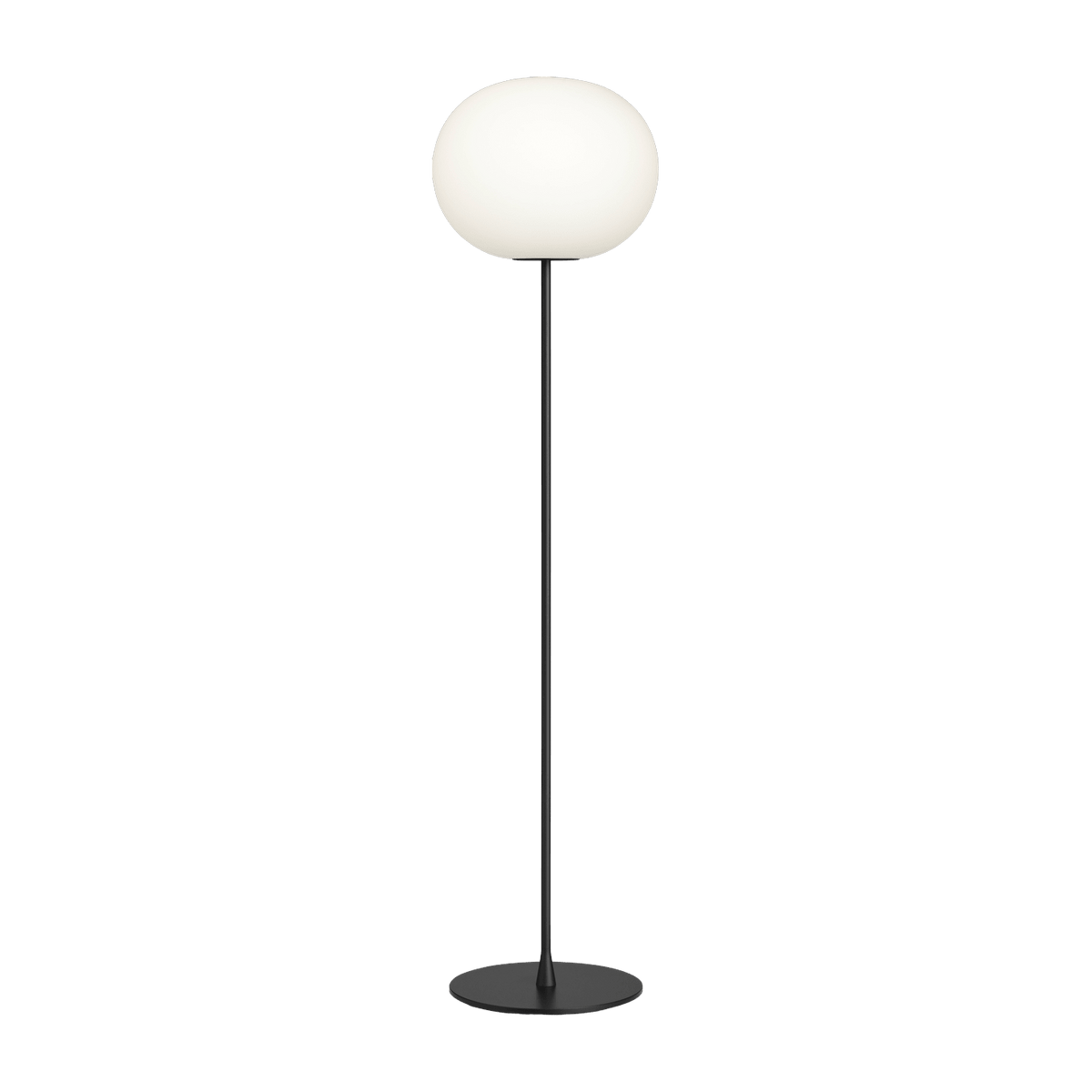 Lampadaire design en verre opalin et acier noir mat 33 x 175 cm Glo-Ball - Flos - The Cool Republic