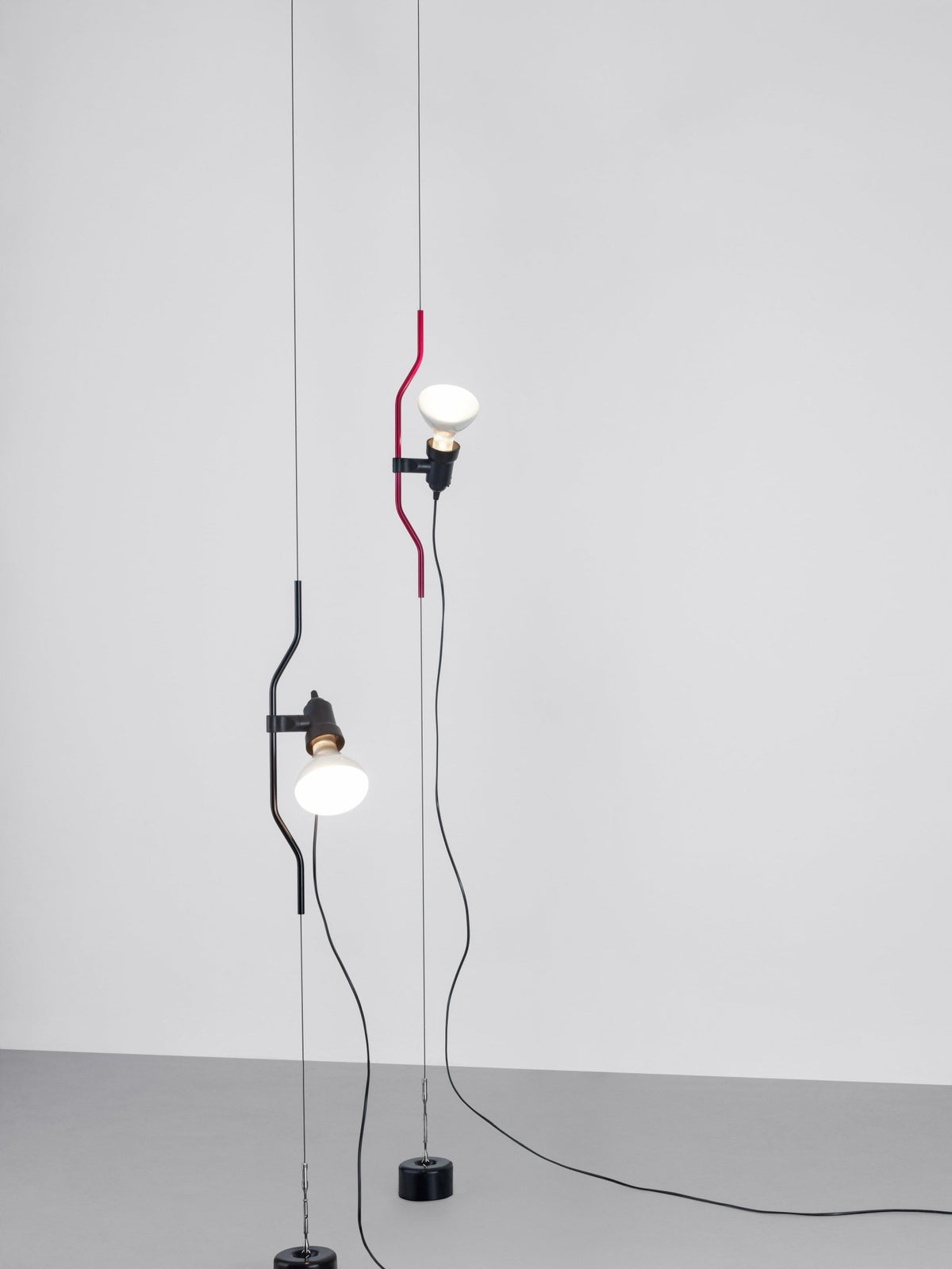 Lampadaire design noir Parentesi - Flos - The Cool Republic