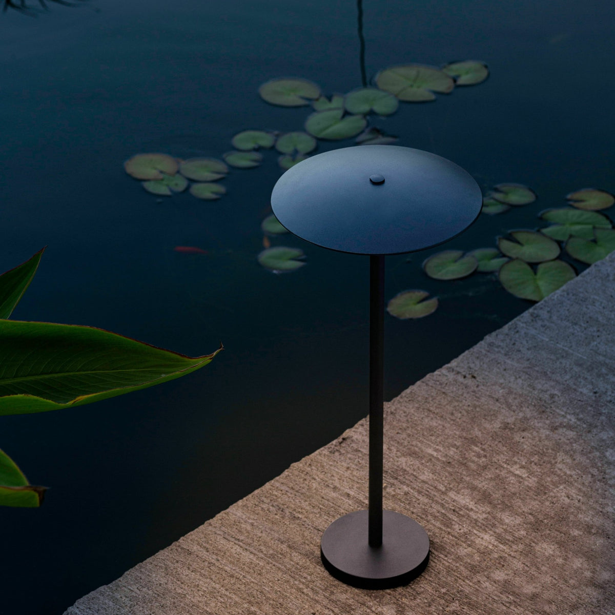 Lampadaire d'extérieur 44 cm noir Ginger - Marset - The Cool Republic