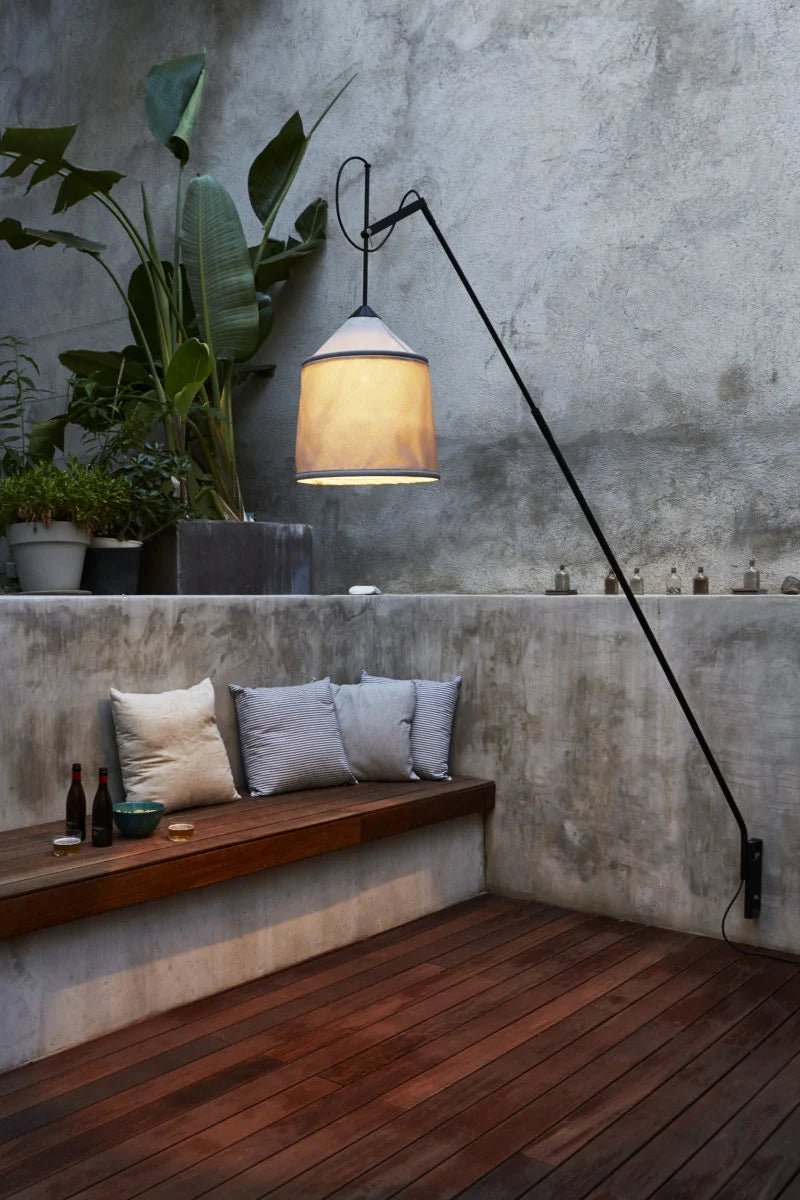 Lampadaire d'extérieur en acier et textile beige Jaima - Marset - The Cool Republic