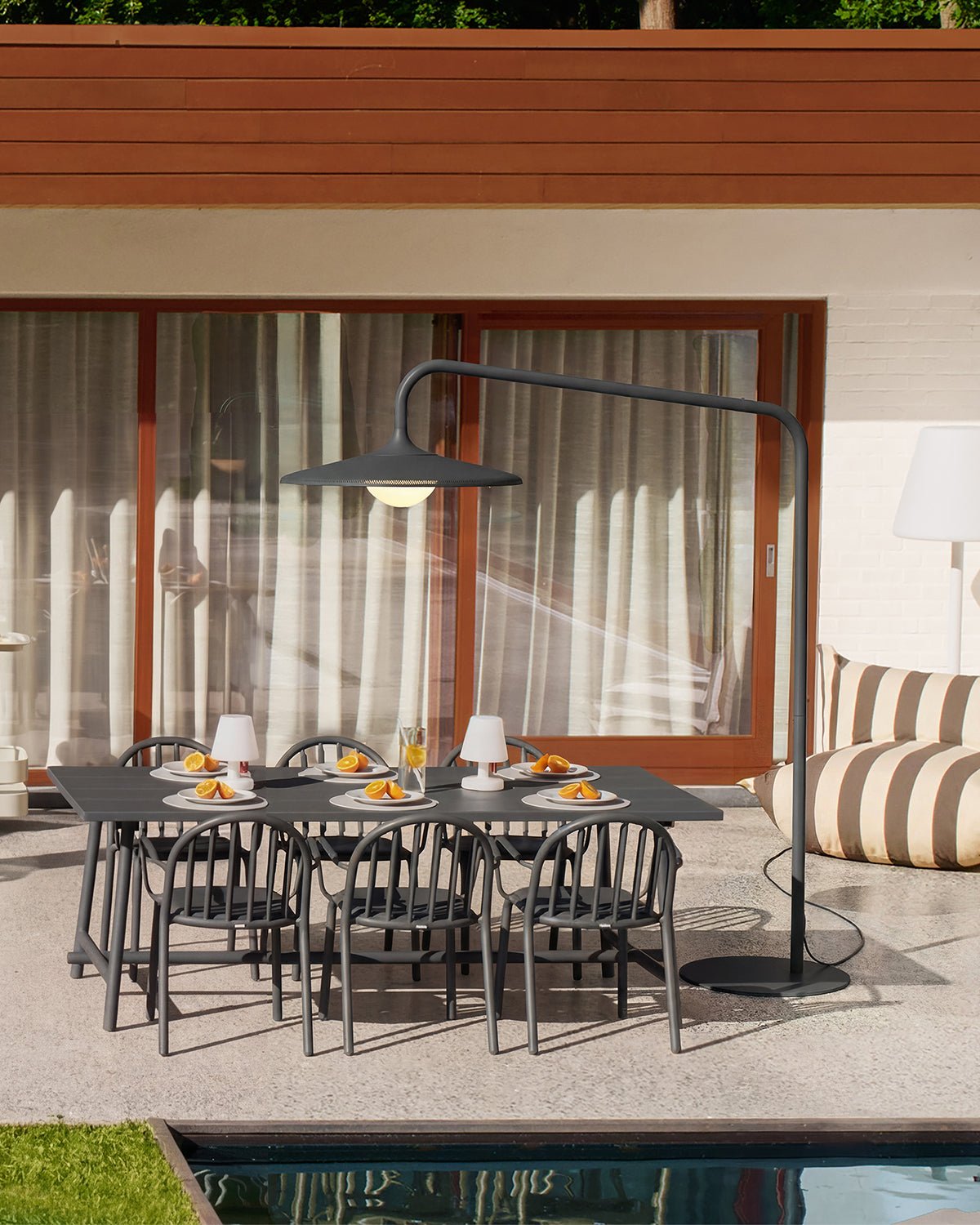 Lampadaire d'extérieur en aluminium anthracite 180x84x233cm Archigrande - Fatboy - The Cool Republic