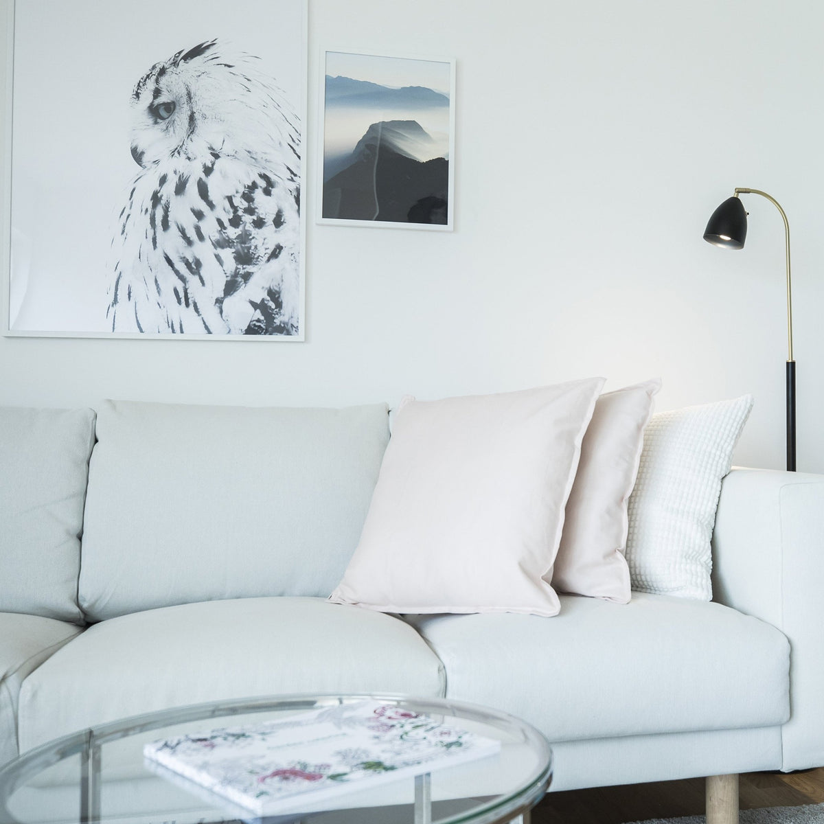 Lampadaire dimmable en laiton et métal blanc Deluxe - Belid - The Cool Republic