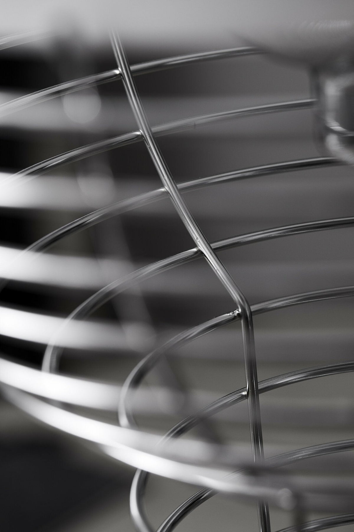 Lampadaire en acier chromé et plastique blanc Wire - Verpan - The Cool Republic