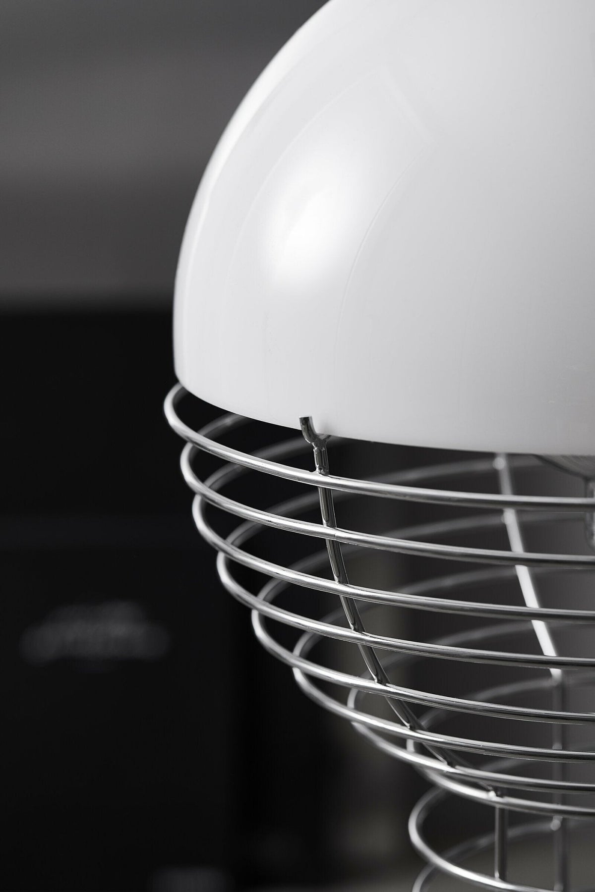 Lampadaire en acier chromé et plastique blanc Wire - Verpan - The Cool Republic