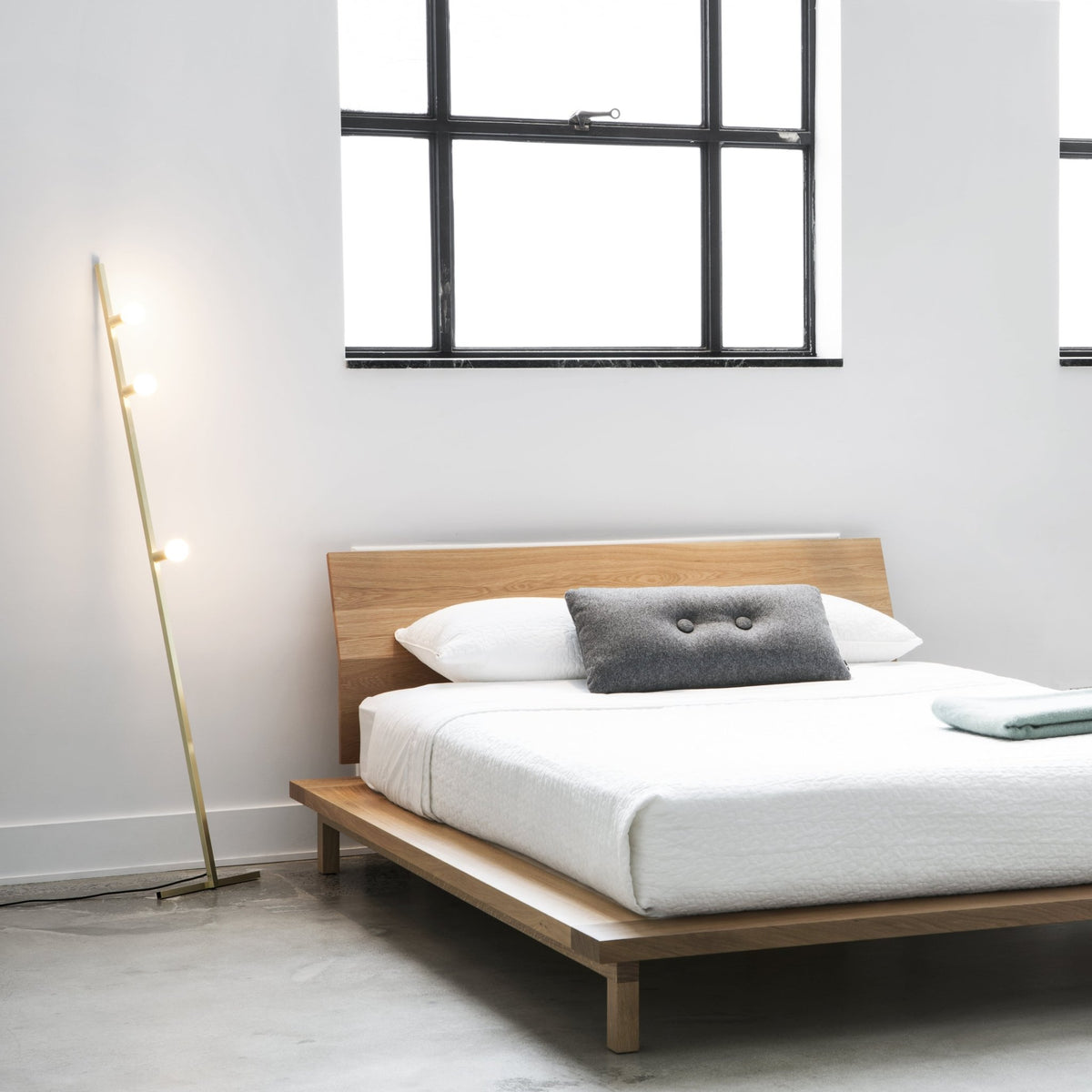 Lampadaire en acier noir Dot - Lambert & Fils - The Cool Republic
