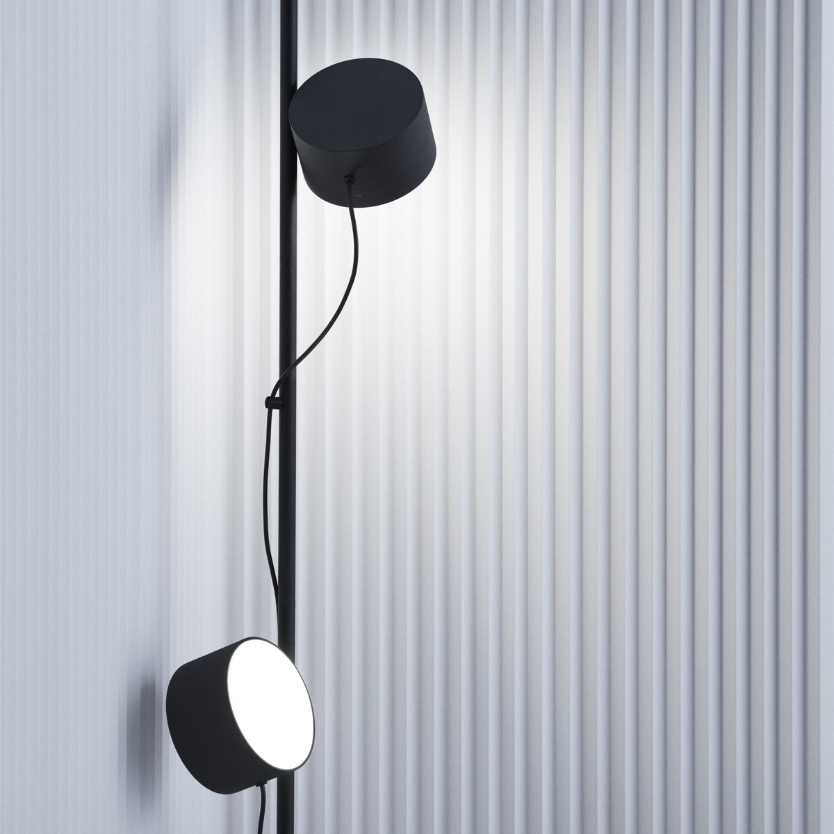 Lampadaire en acier noir Post - Muuto - The Cool Republic
