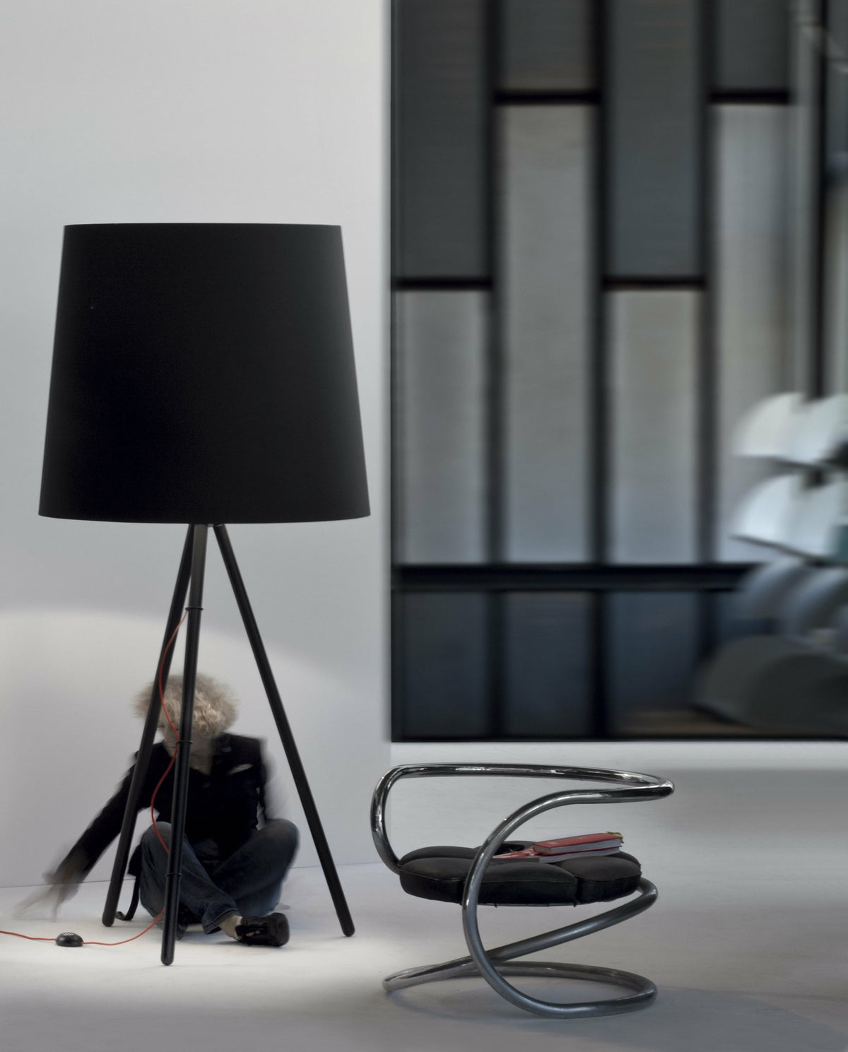 Lampadaire en aluminium et tissu noir 192 cm Eva - Martinelli Luce - The Cool Republic