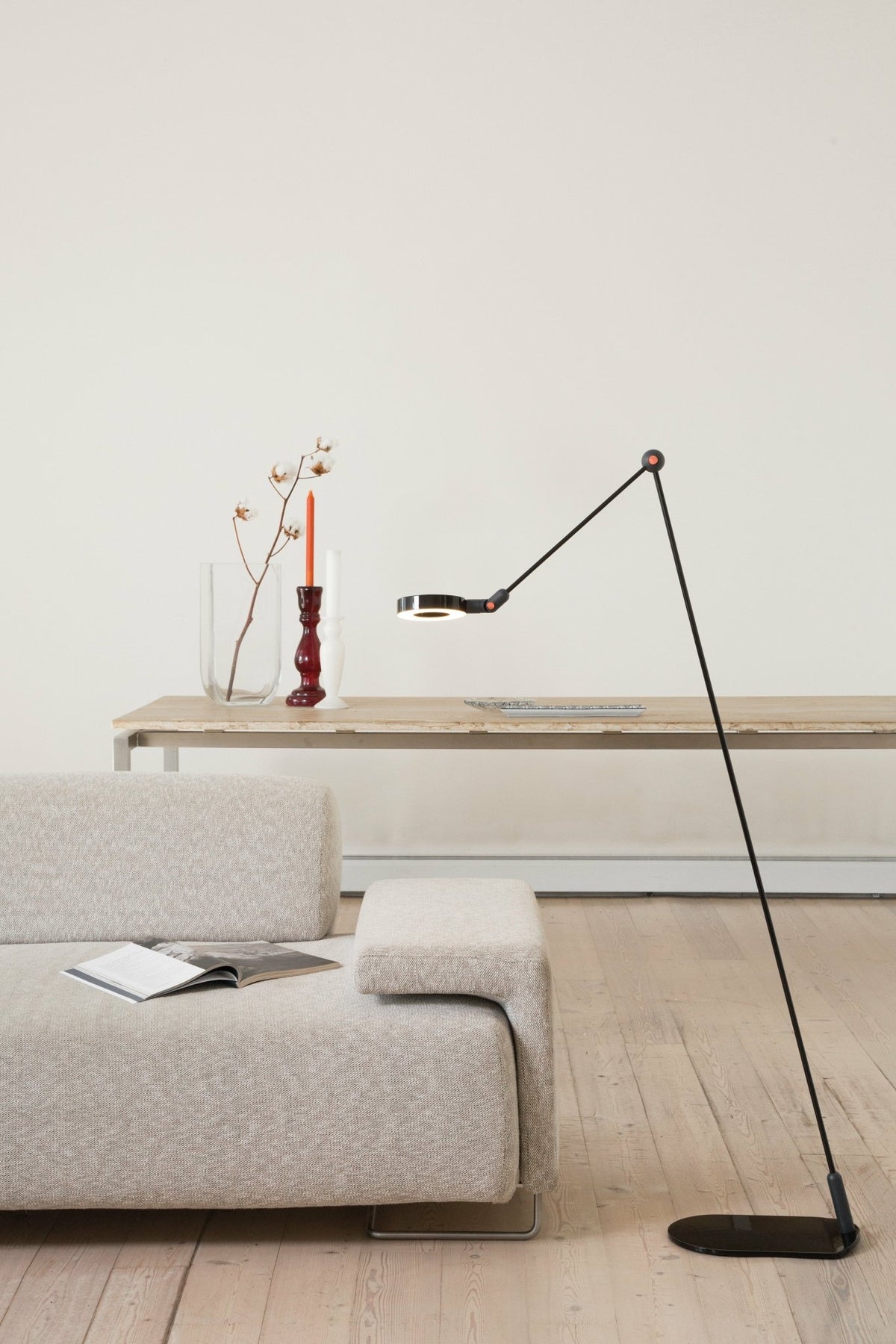 Lampadaire en aluminium noir 125 cm L'amica - Martinelli Luce - The Cool Republic
