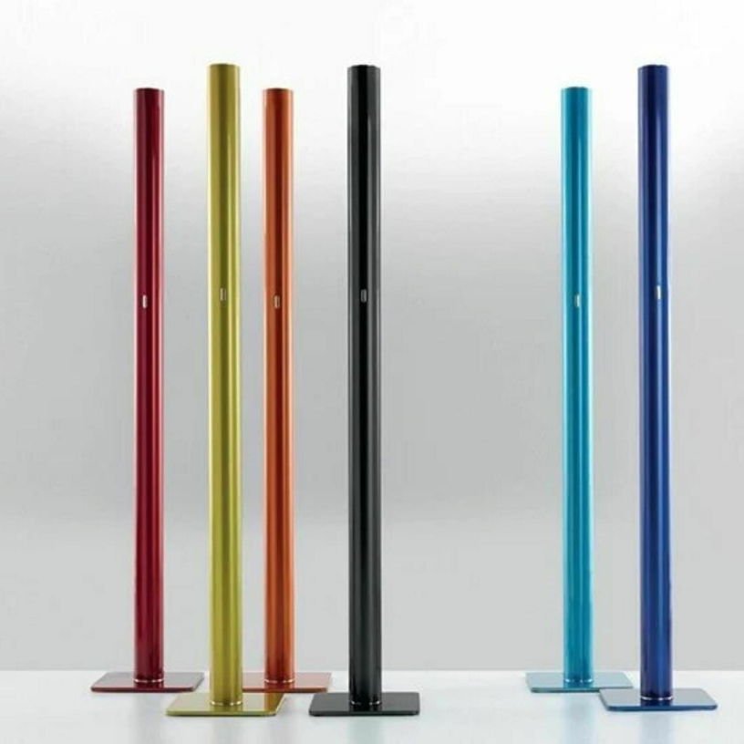 Lampadaire en aluminium noir brillant Ilio - Artemide - The Cool Republic