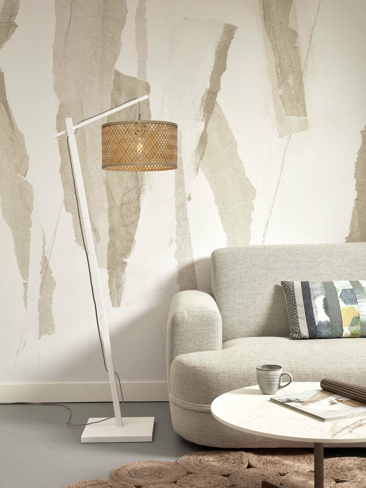 Lampadaire en bambou blanc avec abat-jour en bois naturel 150x32 cm Java - Good & Mojo - The Cool Republic