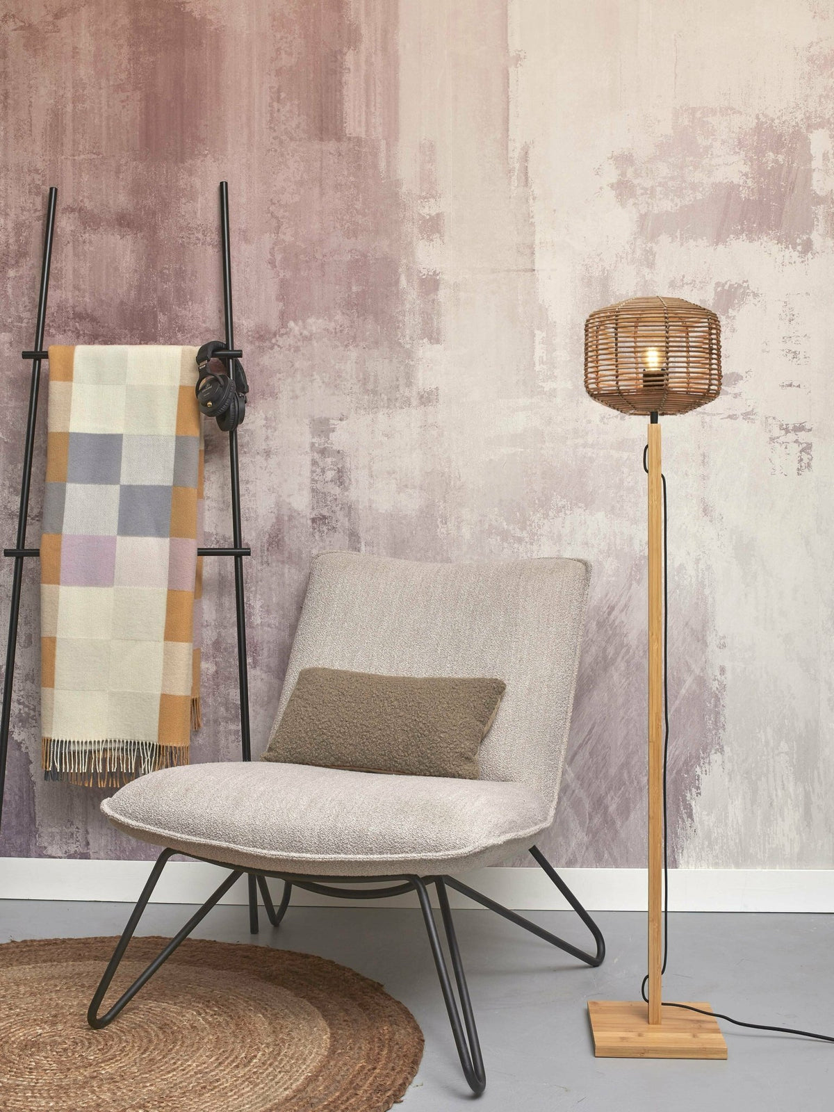Lampadaire en bambou naturel avec abat-jour en bois naturel 130x25 cm Tanami - Good & Mojo - The Cool Republic