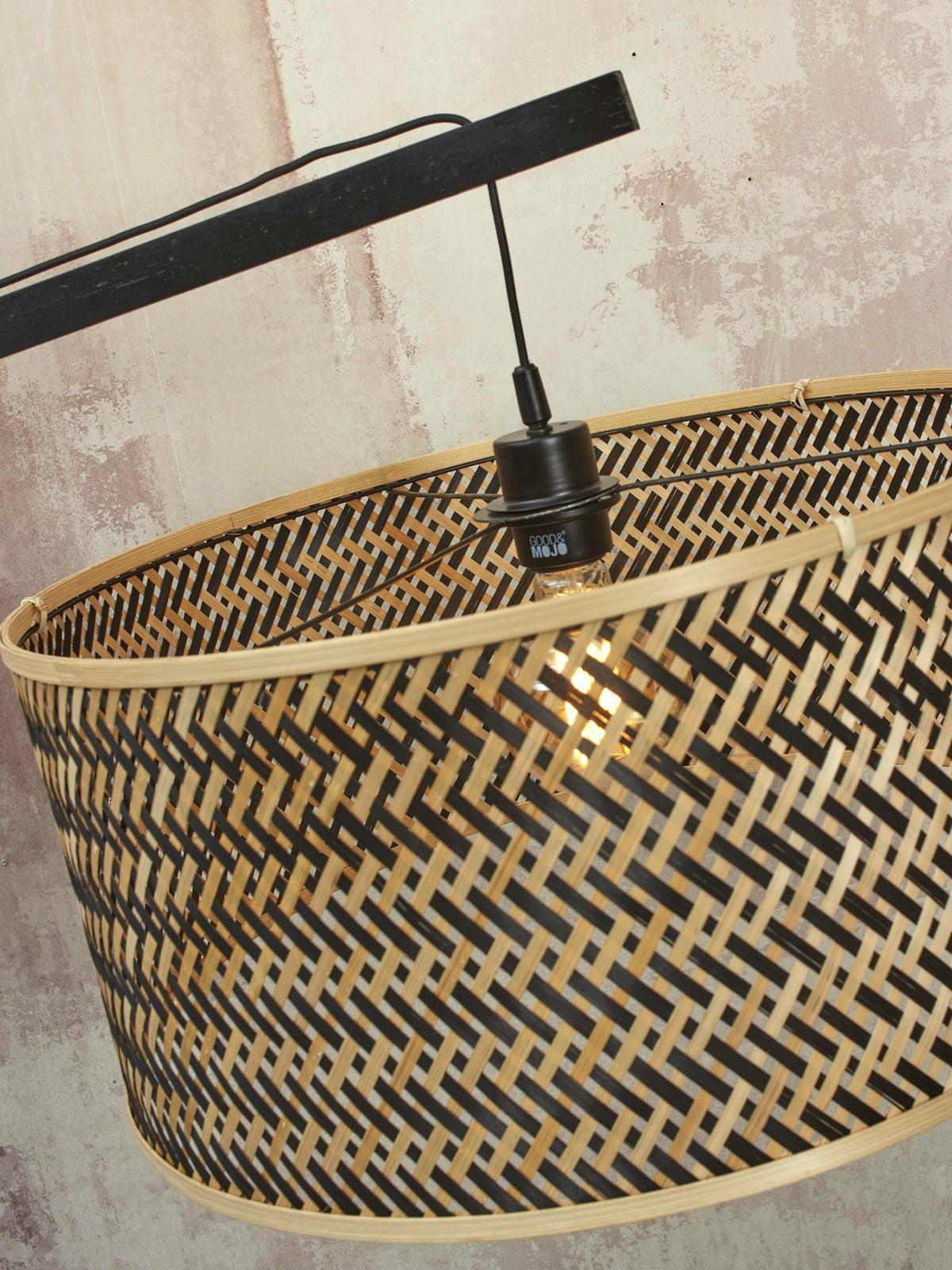 Lampadaire en bambou naturel avec abat-jour en bois noir et naturel 176x50 cm Java - Good & Mojo - The Cool Republic