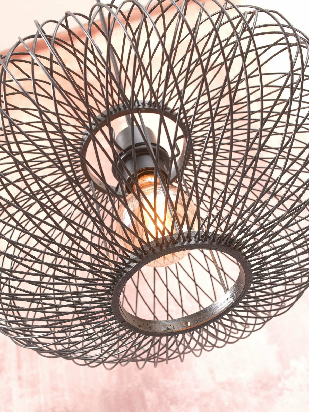 Lampadaire en bambou noir avec abat-jour en bois noir 150x40 cm Cango - Good & Mojo - The Cool Republic
