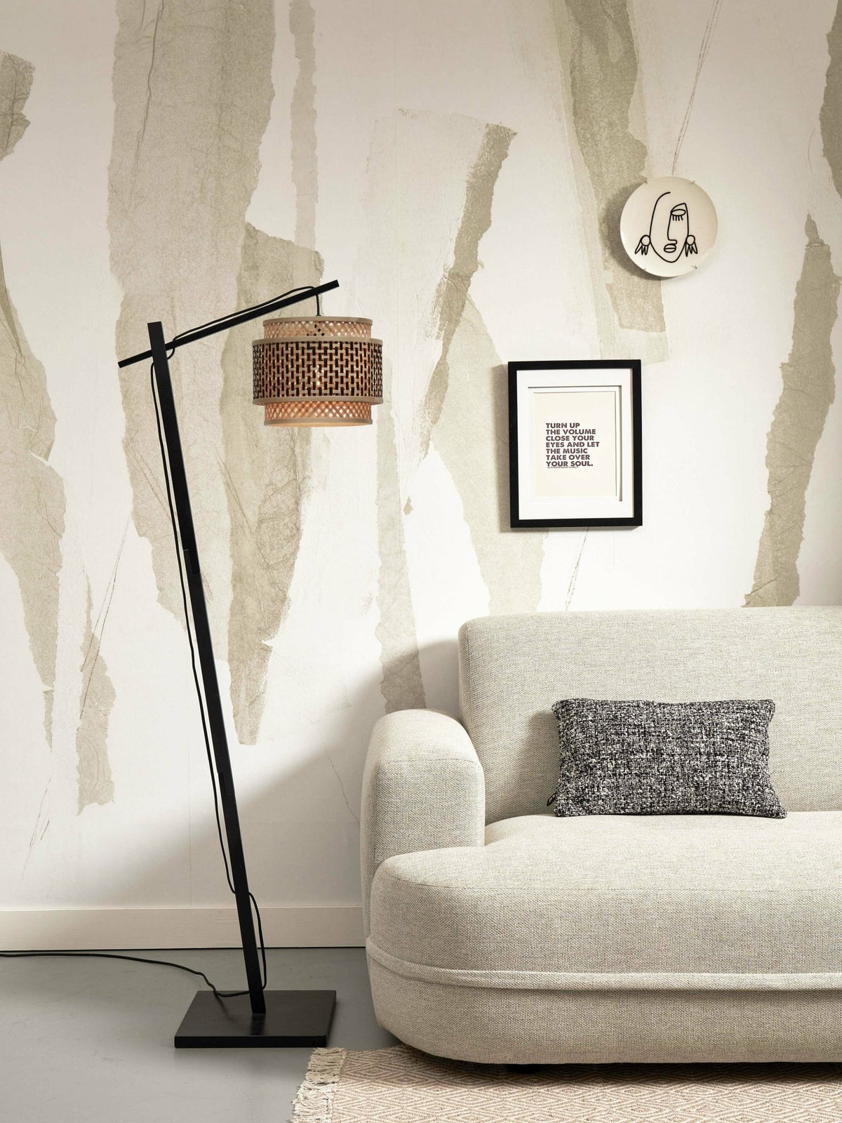 Lampadaire en bambou noir avec abat-jour en bois noir et naturel 150x25 cm Bhutan - Good & Mojo - The Cool Republic