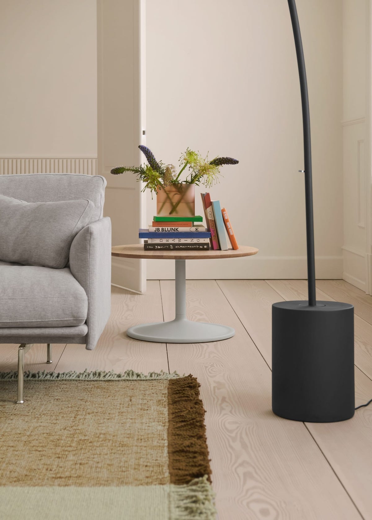 Lampadaire en béton et acier anthracite noir 188cm Contra - Muuto — vue 14
