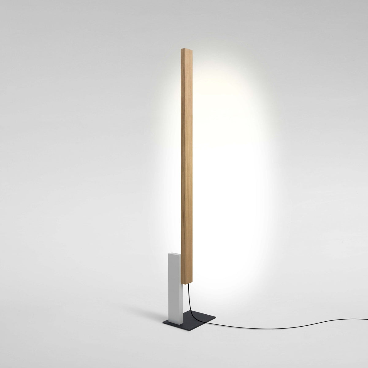 Lampadaire en bois blanc High Line - Marset - The Cool Republic