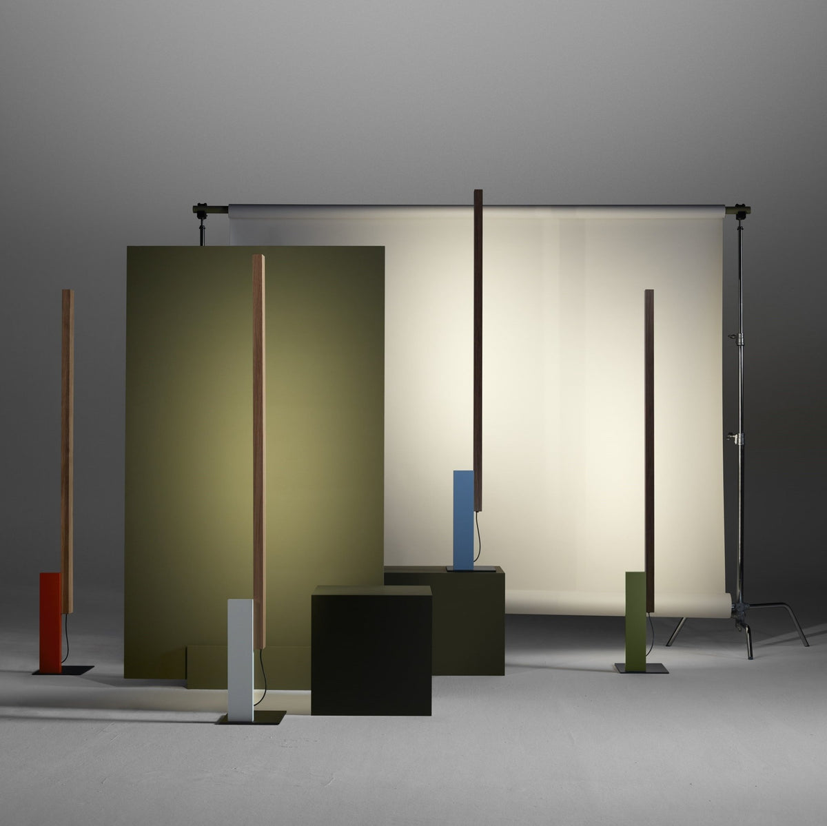 Lampadaire en bois blanc High Line - Marset - The Cool Republic