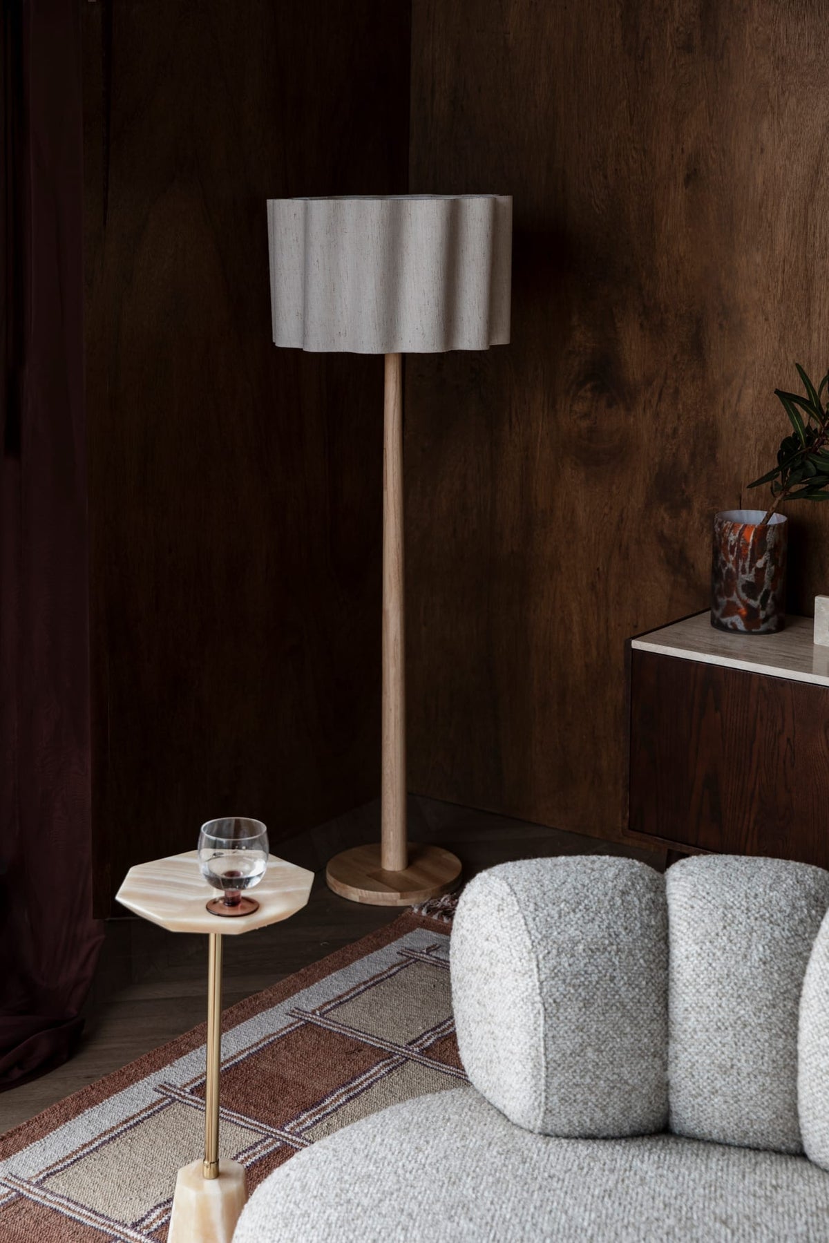 Lampadaire en bois d’hévéa et tissu blanc 149cm Scallop - Dutchbone — vue 3
