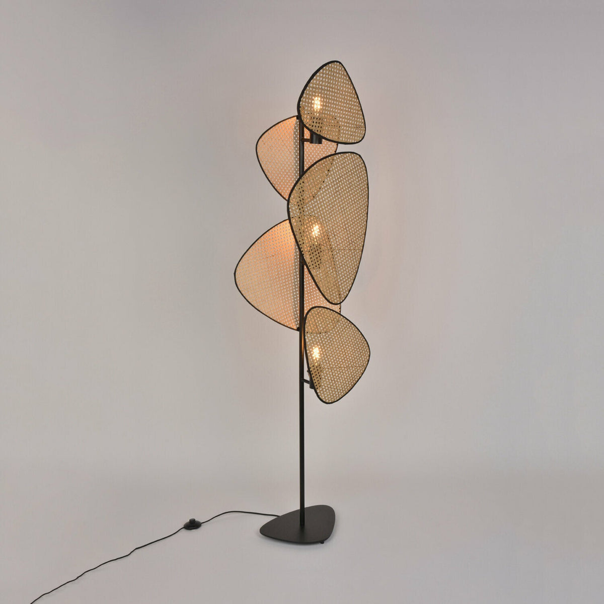 Lampadaire en cannage 50 x 27 x 179 cm Screen - Market set - The Cool Republic