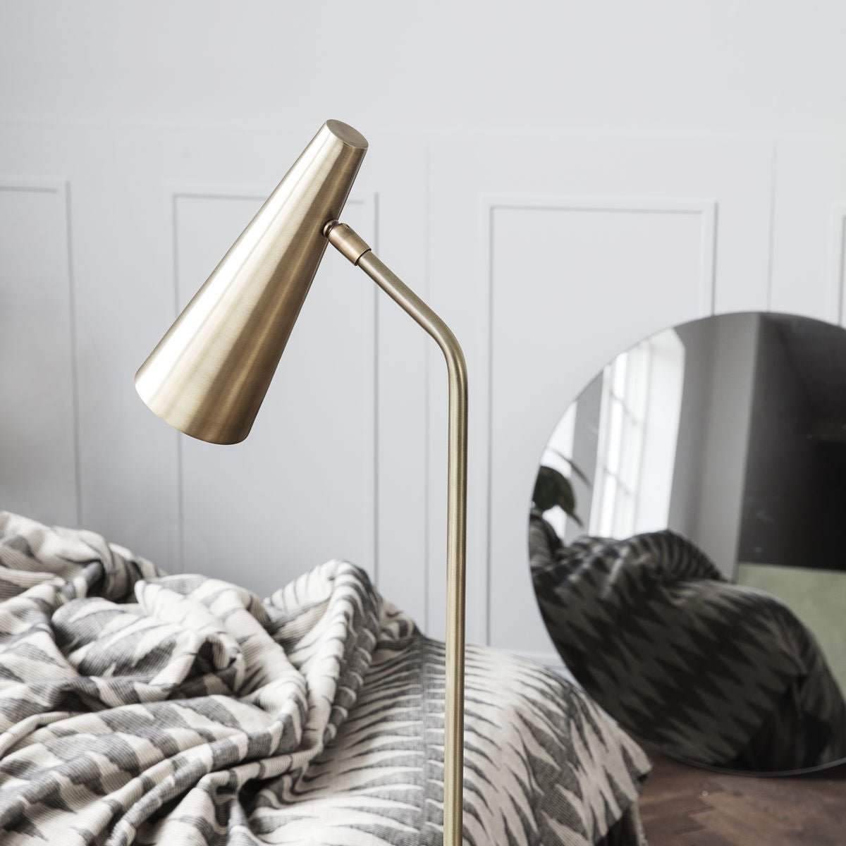 Lampadaire en laiton doré 124cm Precise - House Doctor - The Cool Republic